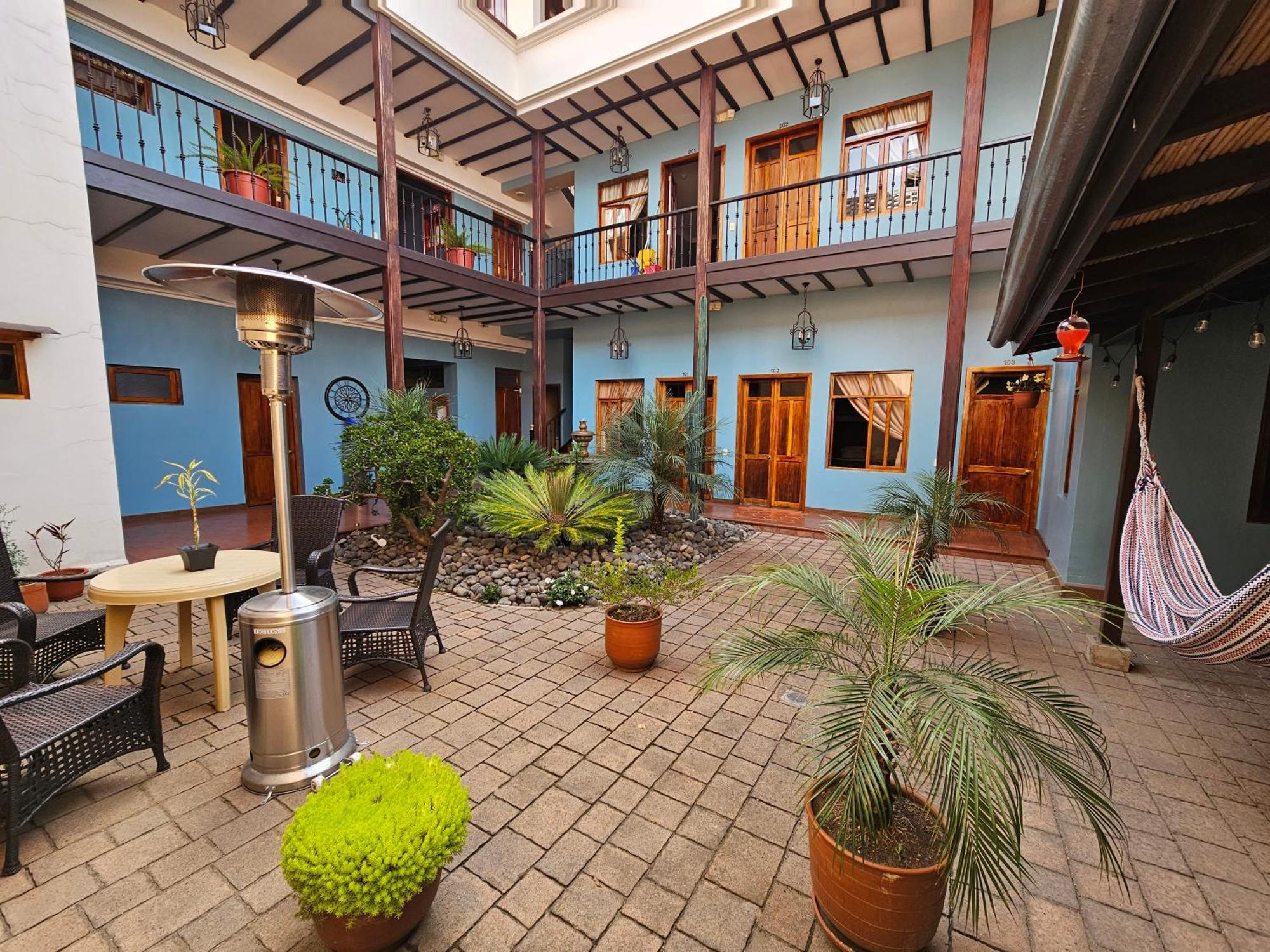 Casa Hibiscus Boutique Hotel Куенка Екстериор снимка